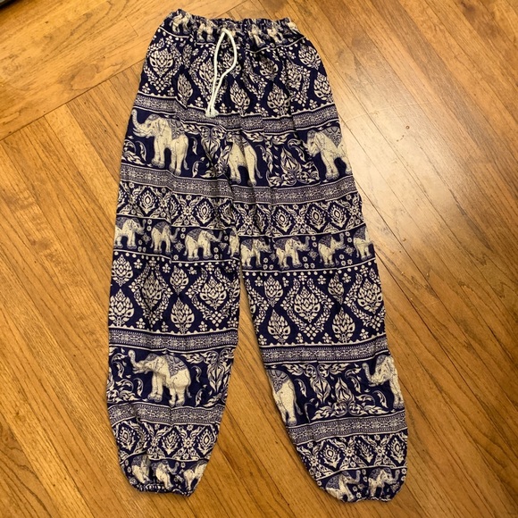 Pants - NWOT elephant printed light weight balloon pants